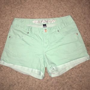 Express Shorts: Mint Green SZ 8