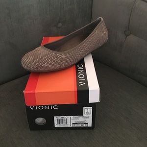 Vionics- studded flats Brand new, never worn