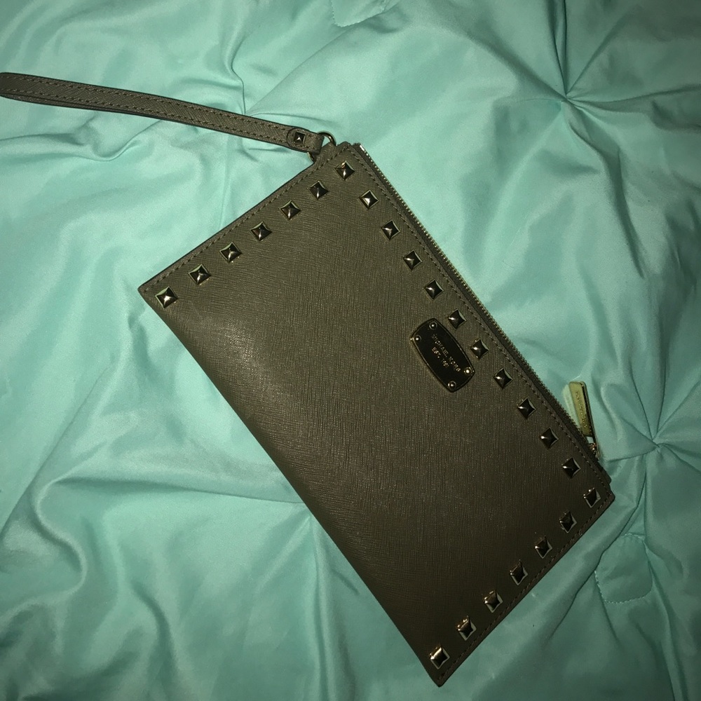 NWOT mk wristlet perfect condition never used!