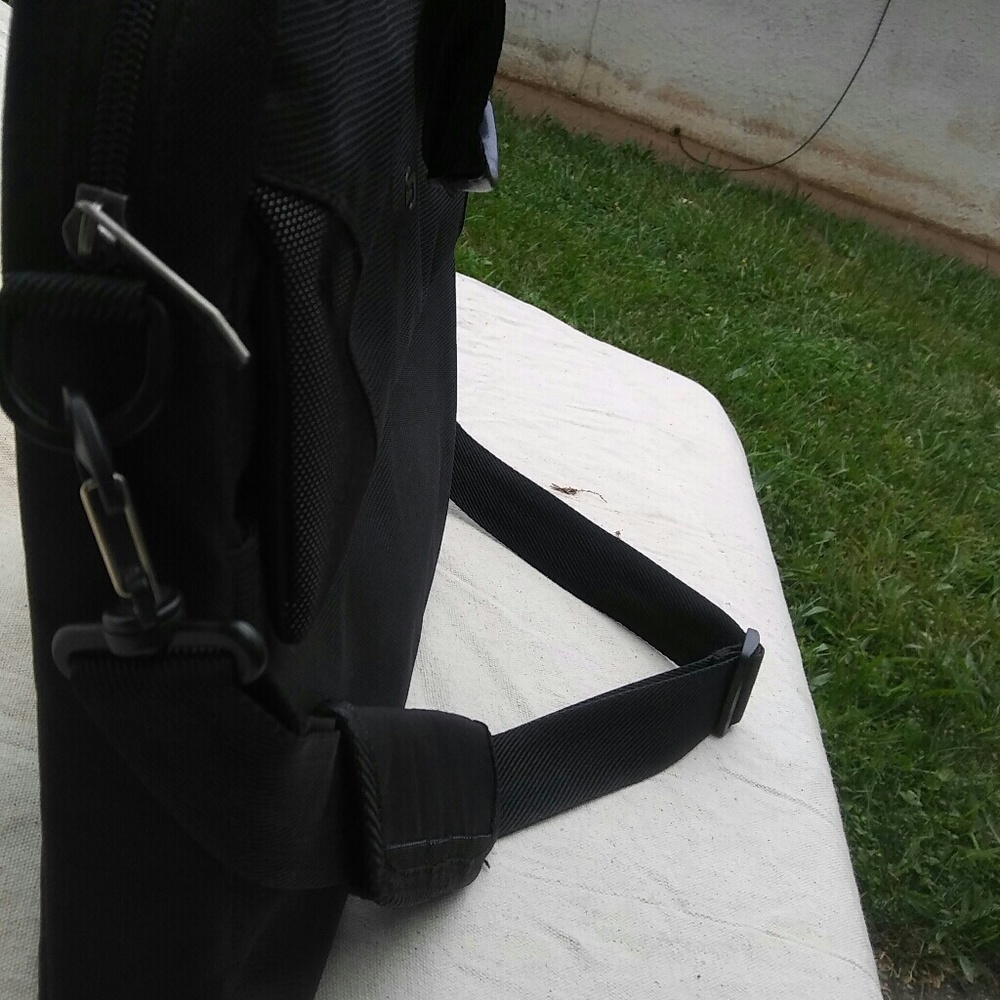 S-Solo Messenger Handbag - Picture 3 of 5