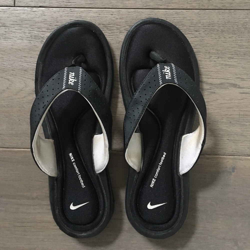 Nike flip flops size 9