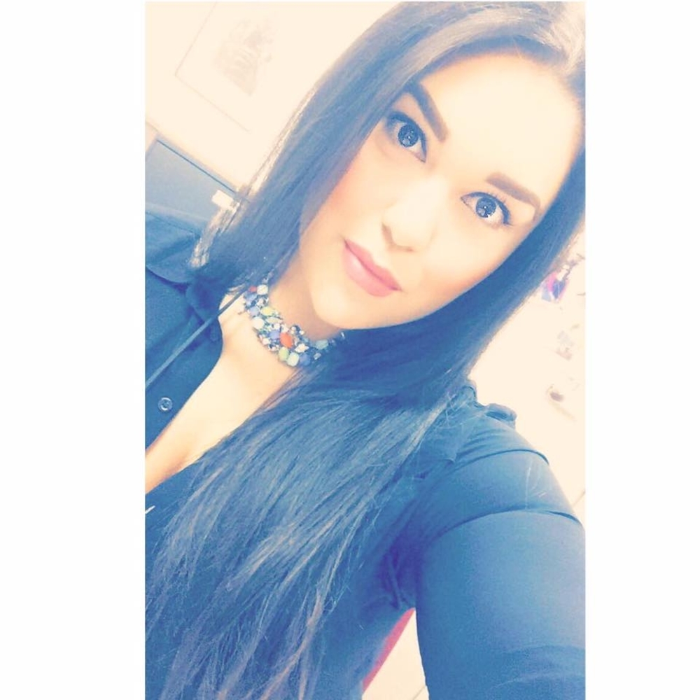 Meet your Posher, Cassandra nicole