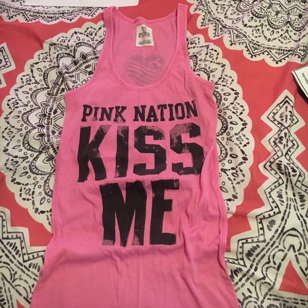 pink tank top