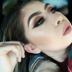 Meet your Posher, Nayely