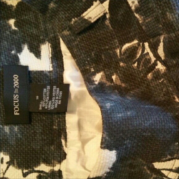 Navy and white floral printed skirt - Picture 3 of 4