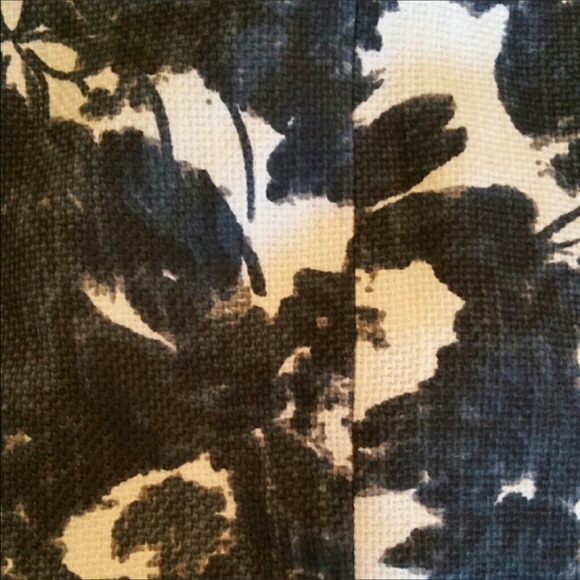 Navy and white floral printed skirt - Picture 4 of 4