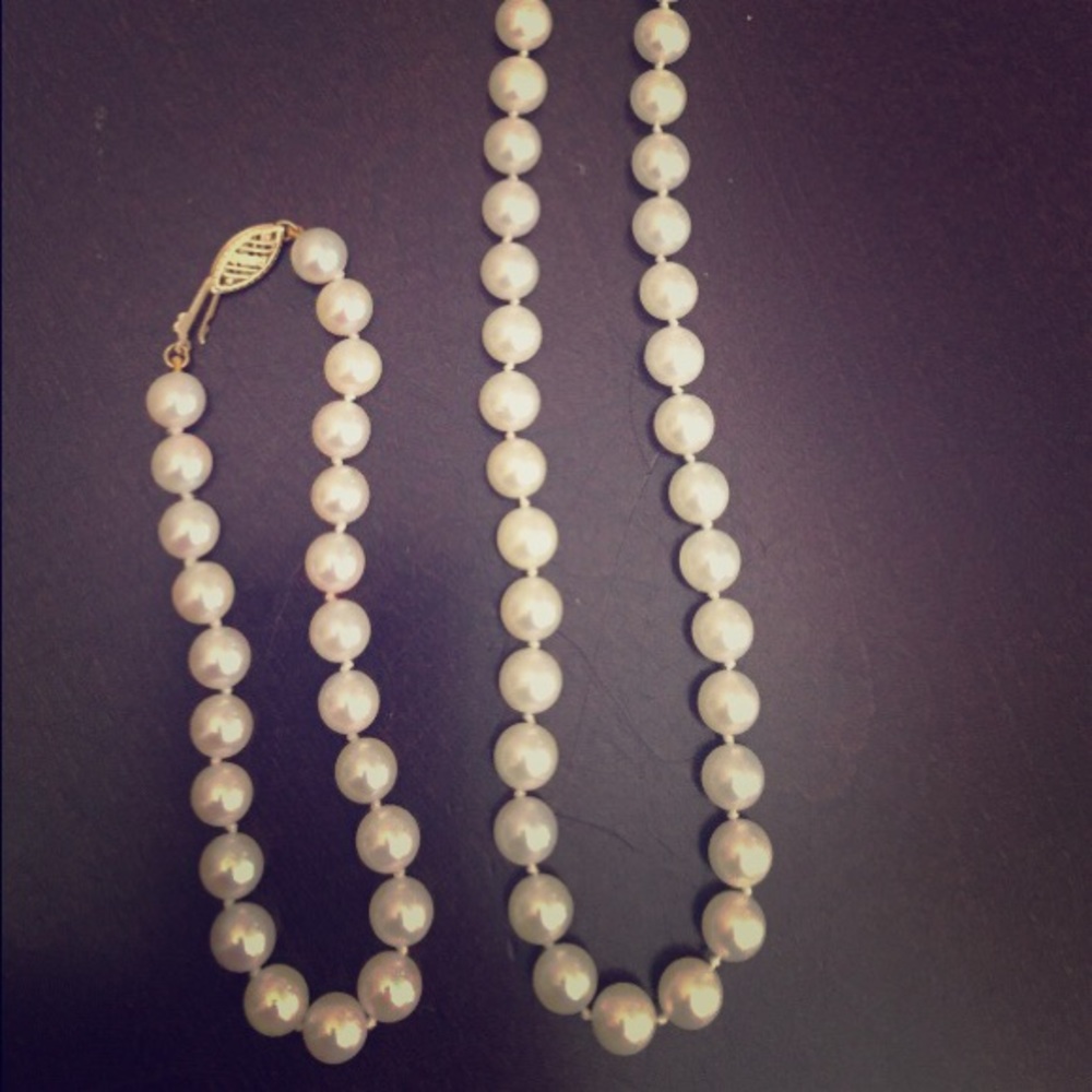classic pearl necklace and bracelet set