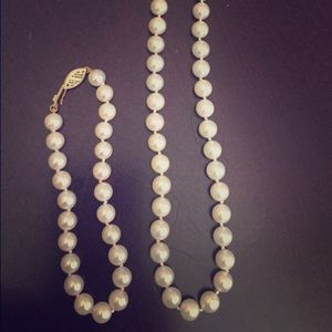 classic pearl necklace and bracelet set