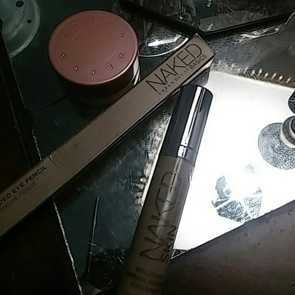 Beauty Bundle ( Becca & Urban Decay) D