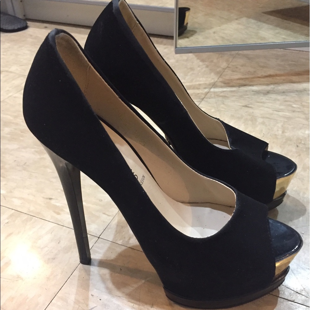 Open toe pumps