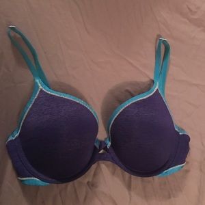 T-shirt perfect shape Victoria's Secret bra