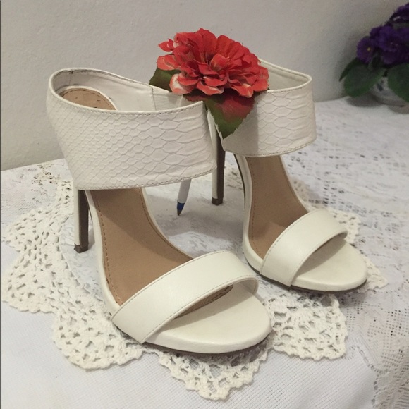 🆑2️⃣for🔟White step-in heels - Picture 3 of 5