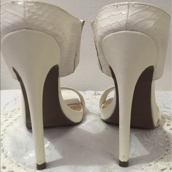 🆑2️⃣for🔟White step-in heels - Picture 4 of 5
