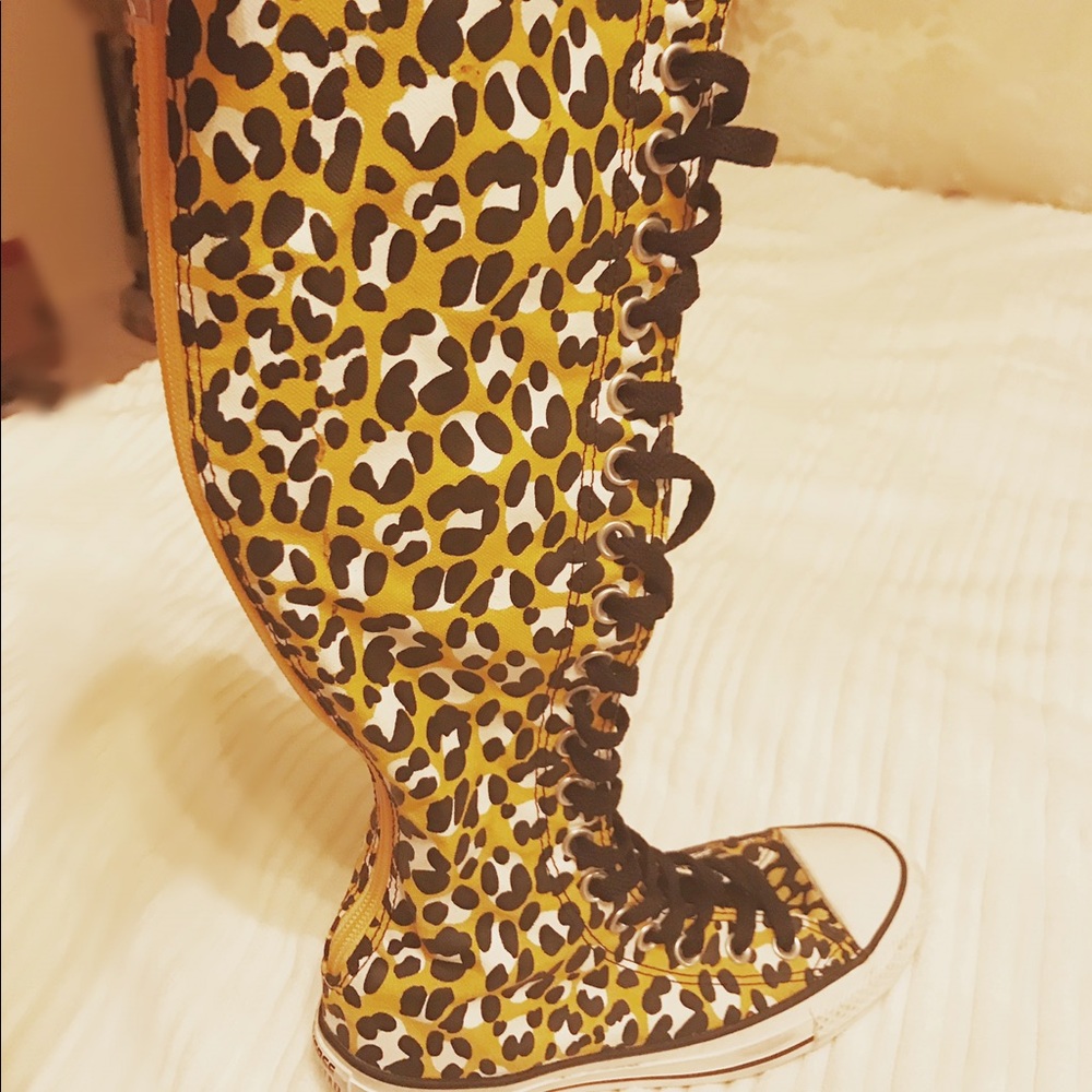 Girls Knee high cheetah print Converse