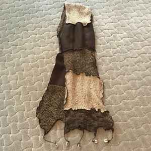 HAND-MADE SCARF W SHELL DETAIL