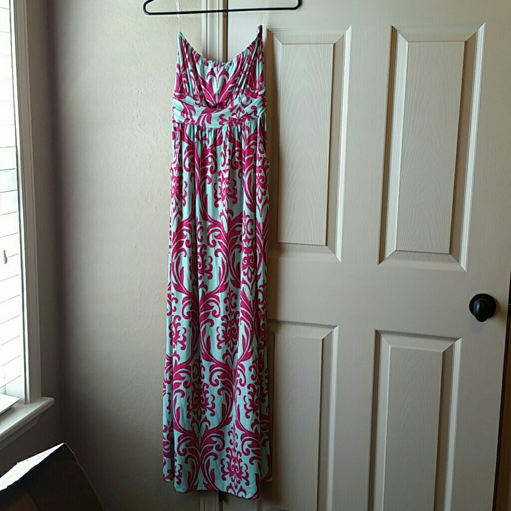 Beautiful mint green and fuchsia dress!