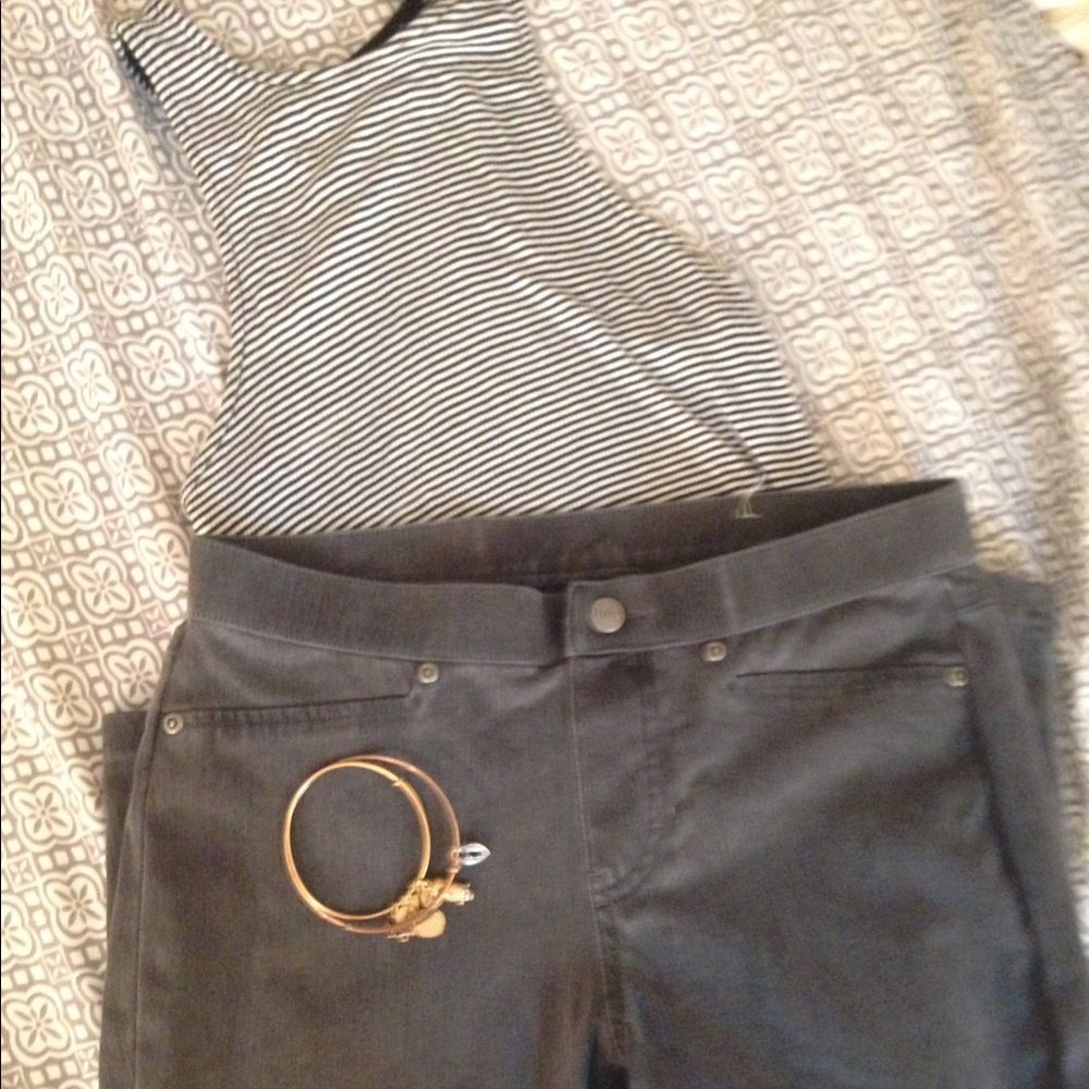 Size S Hue Stretch Jeans