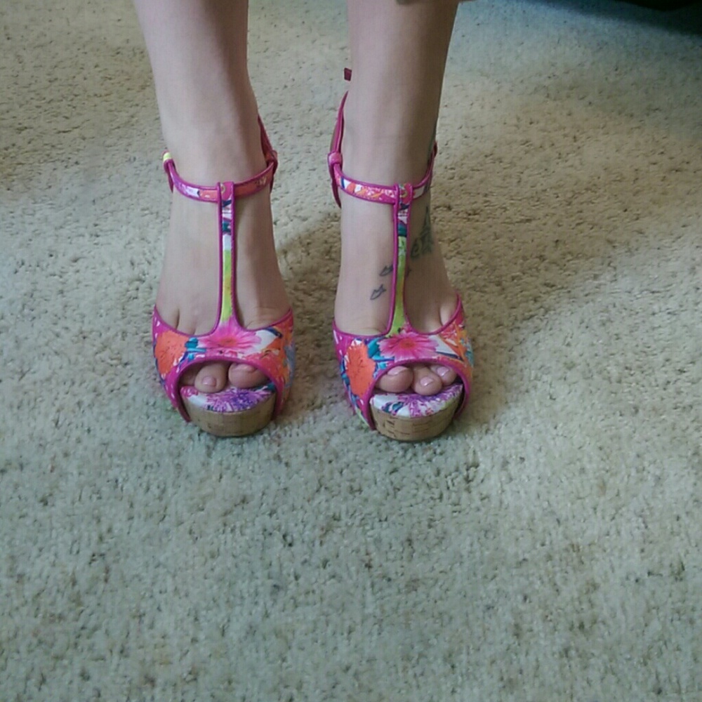 Flower and cork heels