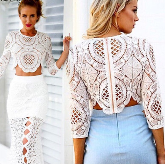 ๐ธLast! "Paula" || White Crochet Gold Zipper Topโ - Picture 3 of 8