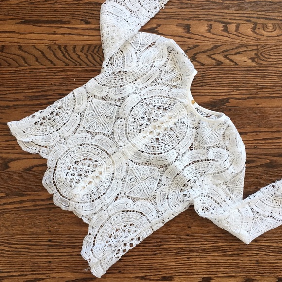 ๐ธLast! "Paula" || White Crochet Gold Zipper Topโ - Picture 6 of 8