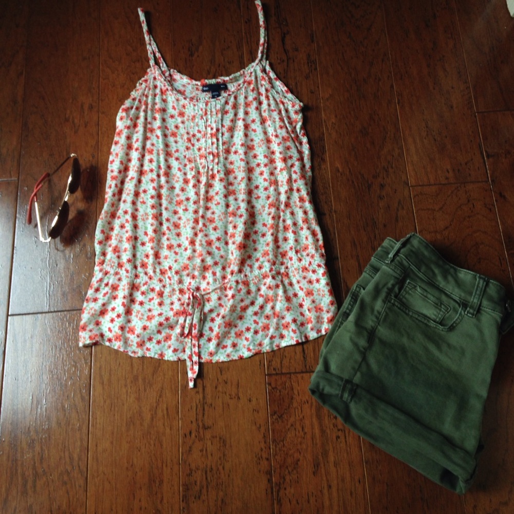 Sale!! Coral 🌺 flower tank top