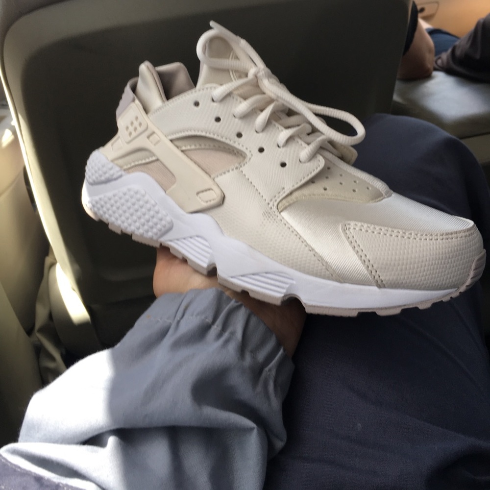 Nike Air Huarache in White / Cream