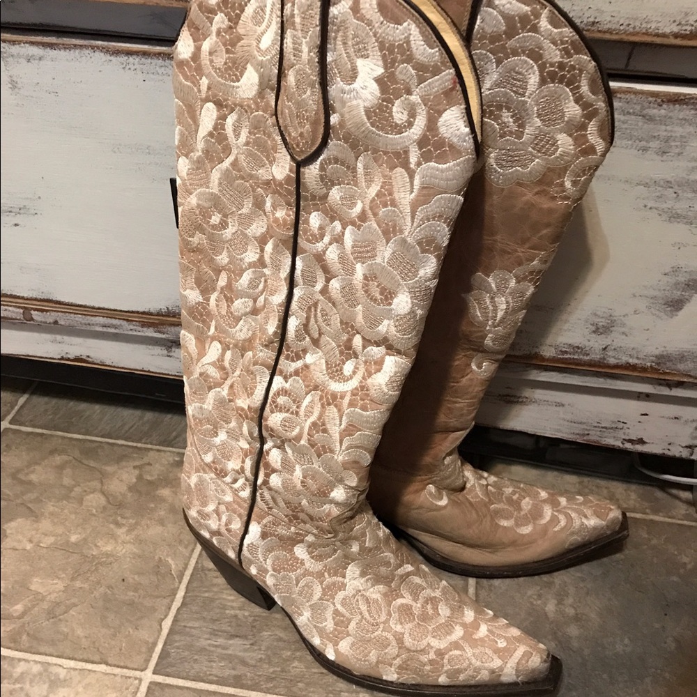 Corral boots