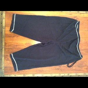 Motherhood Maternity stretch capris and shirt set.