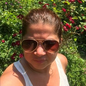 Meet your Posher, Laura