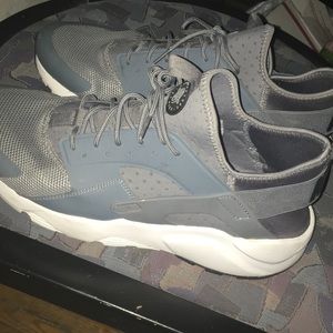 Grey/white mid top huaraches.