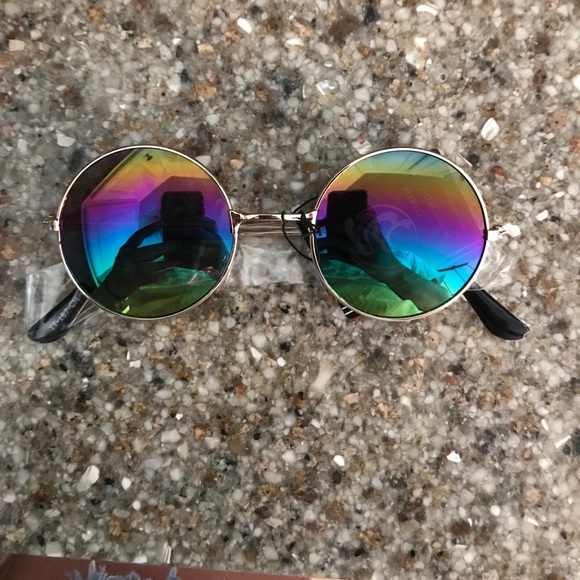 💓HOST PICK💓Round mirrored SUNNIES - Picture 4 of 7