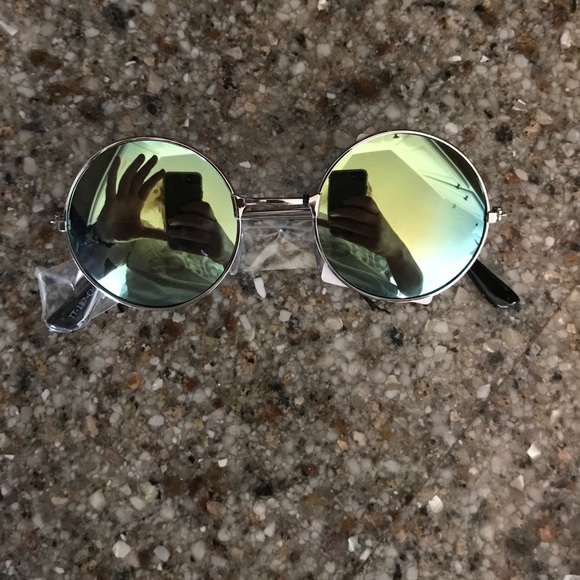 💓HOST PICK💓Round mirrored SUNNIES - Picture 5 of 7