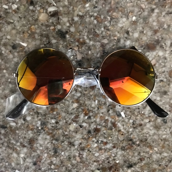 💓HOST PICK💓Round mirrored SUNNIES - Picture 6 of 7