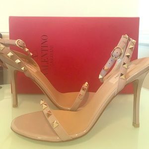 Valentino Rockstud Sandals in Blush (poudre) NWT
