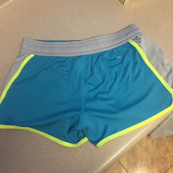 Nike shorts Dri-fit small women's - Picture 2 of 3