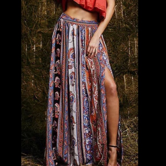 Dresses & Skirts - ⚡️FLASH SALE⚡️Boho Paisley Skirt With Side Slit