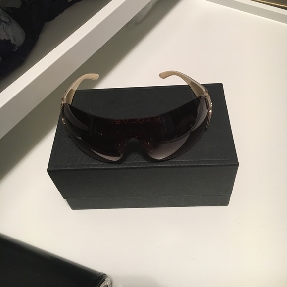 Luxury Sunglasses for Women | Bvlgari Official Store BVLARI SUNGLASSES