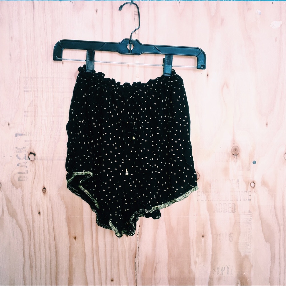 Loose patterned high waisted shorts