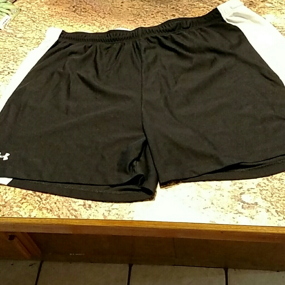 Under Armour XL Black/White