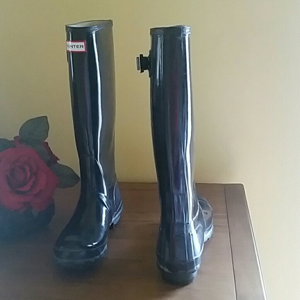 Hunter Black Glossy Rainboots- Size 6