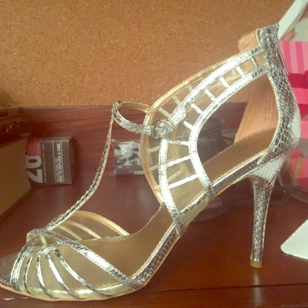 Silver heels 4" Belle Badgdley Mischka size 10