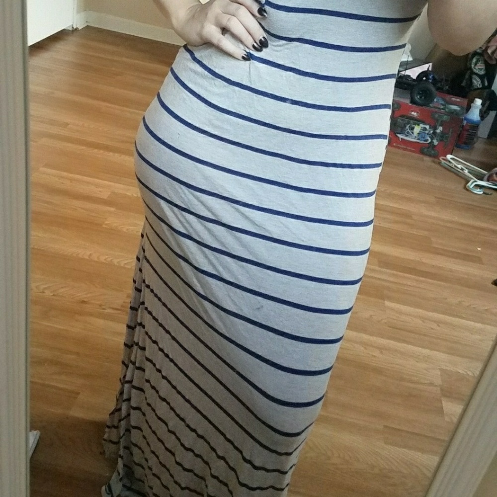 Maxi - Picture 3 of 3