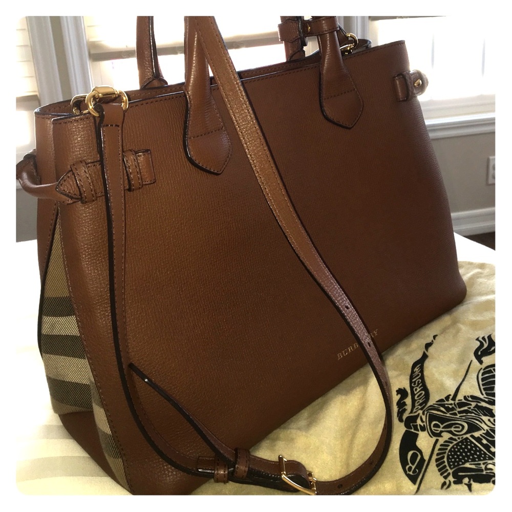 Burberry House check nearby leather M banner tote