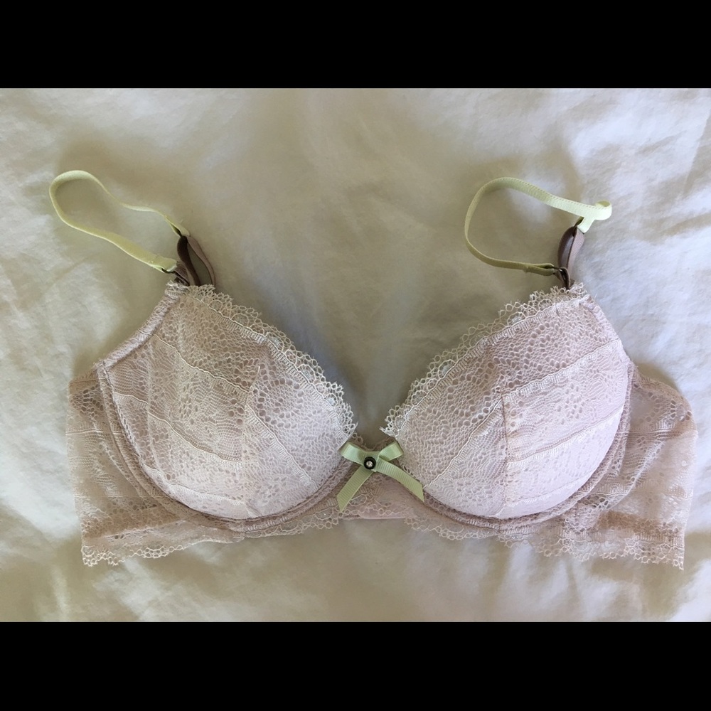 Victoria's Secret Creamy Taupe Lace bra