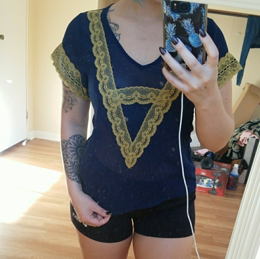 See threw shirt