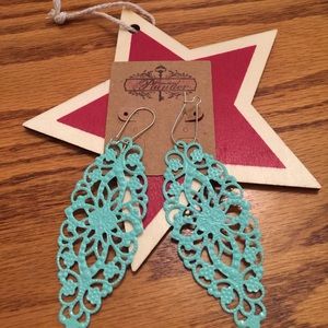 Plunder lightweight earrings