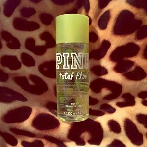 💚PINK Total Flirt Mist 8.4fl oz💚