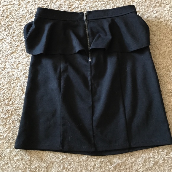 Black skirt - Picture 2 of 3