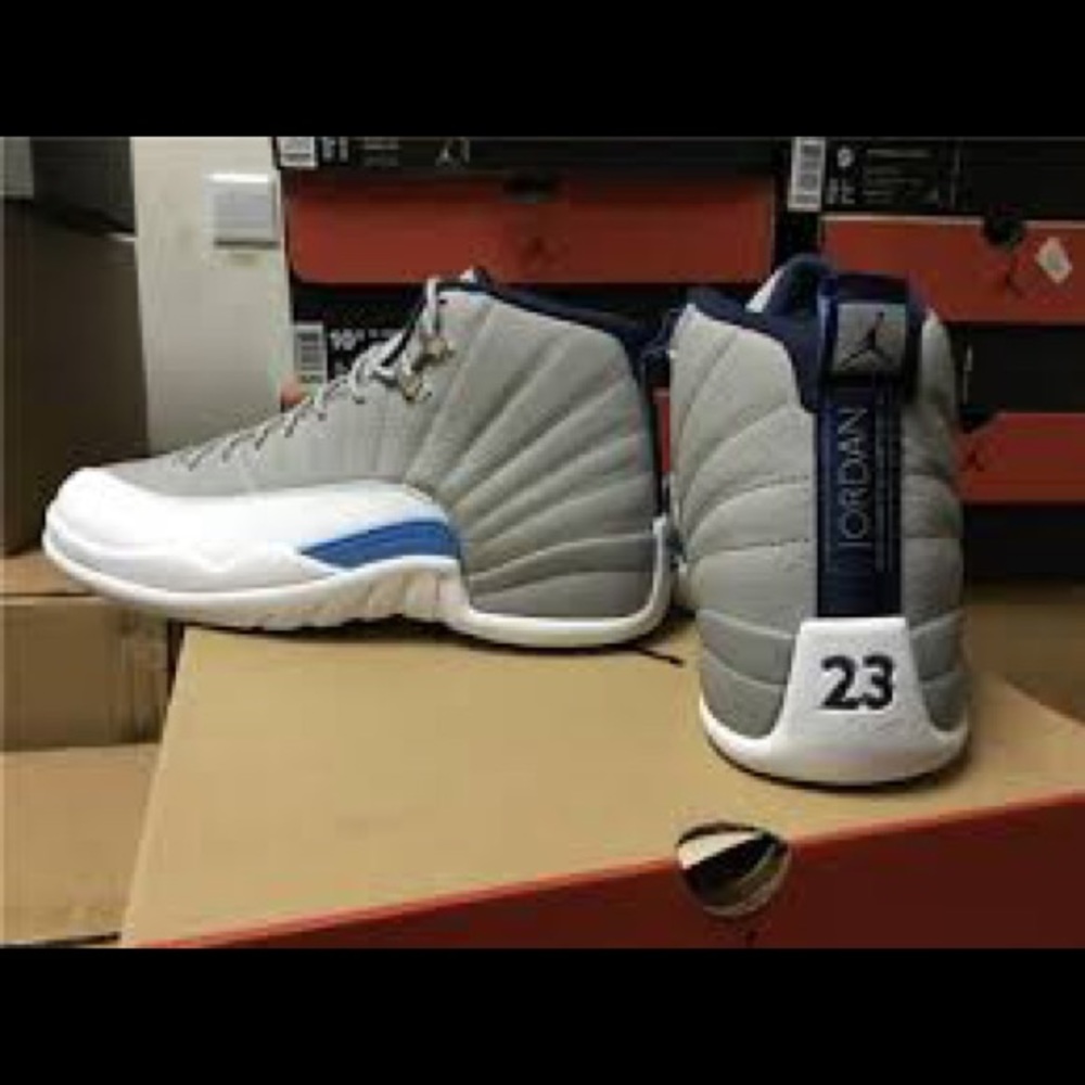 Retro 12 University Blue/Grey