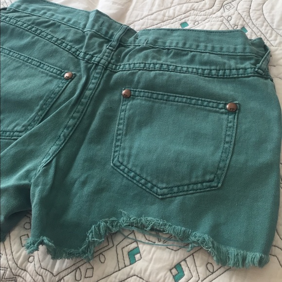 F r e e P e o p l e • Denim cutoff shorts - Picture 3 of 3